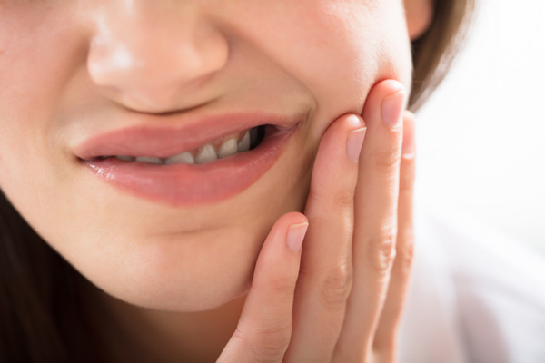 Woman with dental pain due to abscess